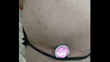 [Safado, Plug Anal, Gay Anal] Novinho Safado De Fio Dental Plug Anal